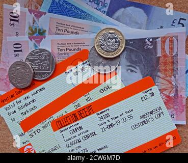 Billets ScotRail, avec billets et pièces Scottish, augmentation du coût des voyages en train et des billets de saison, Écosse, Royaume-Uni Banque D'Images