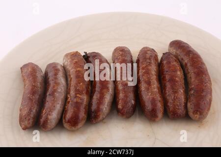 saucisses de porc cuites avec côté pommes de terre Banque D'Images