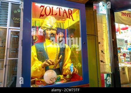 San Francisco, Californie, États-Unis - 16 août 2019 : détail de la machine Zoltar, une machine de fortune dans le quartier chinois de San Francisco. Célèbre Banque D'Images
