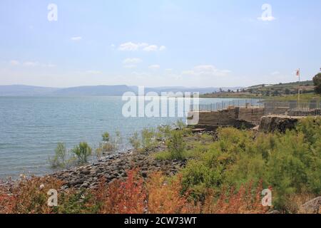Vue sur la côte ouest de la mer de Galilée De l'ancienne ville romaine de Capharnaüm Banque D'Images