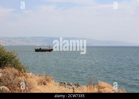 Bateau à voile traditionnel sur la mer de Galilée en Israël Banque D'Images