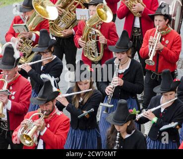 Musicband Untertilliach de Tirol à la procession du festival en célébration de 200 ans du groupe en costumes traditionnels Maria Luggau, Carinthie, Banque D'Images