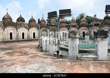 Ancien temple en terre cuite du XIXe siècle à Ambienka Kalna, Bengale occidental Banque D'Images