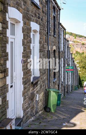 Pontypridd, pays de Galles - septembre 2020 : logement traditionnel en terrasse à Pontypridd. Banque D'Images