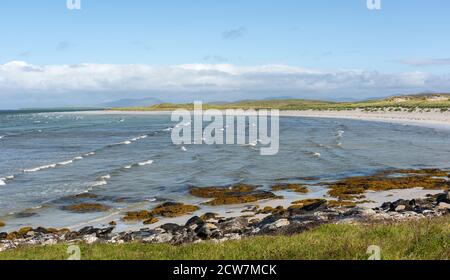 Une journée balayée par le vent à Clachan Sands sur l'île de Ouist. Nord Banque D'Images