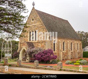 La pierre gothique unifiant l'église sur Centennial Drive York en Australie occidentale. Banque D'Images