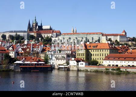 Prague République tchèque Prague paysage urbain avec le château de Prague et le quartier Mala Strana Prague Hradcany République tchèque Europe Banque D'Images