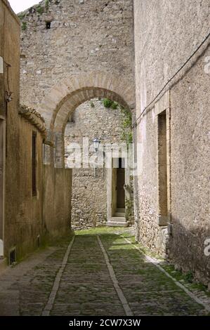 Rue médiévale à Erice, Sicile, Italie Banque D'Images