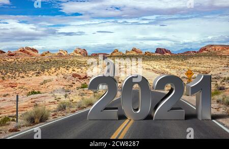 2021 nouveaux chiffres de l'année sur une longue route sinueuse avec des hauts et des bas, ciel bleu ciel nuageux, États-Unis. illustration 3d Banque D'Images