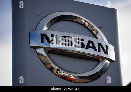 Kiev, Ukraine. 28 septembre 2020. Le logo Nissan est visible dans les salles d'exposition de l'un de leurs concessionnaires automobiles. Credit: Sergei Chuzavkov/SOPA Images/ZUMA Wire/Alay Live News Banque D'Images