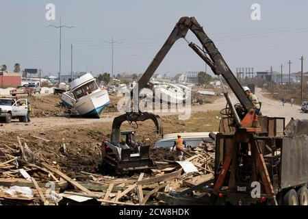 Galveston, Texas le 25 septembre 2008 : tempête d'ouragan dégâts causés par l'ouragan Ike l'extrémité ouest de l'île Galveston près de deux semaines après que la tempête de catégorie 4 a frappé l'île-barrière au large de la côte du Texas. ©Bob Daemmrich Banque D'Images