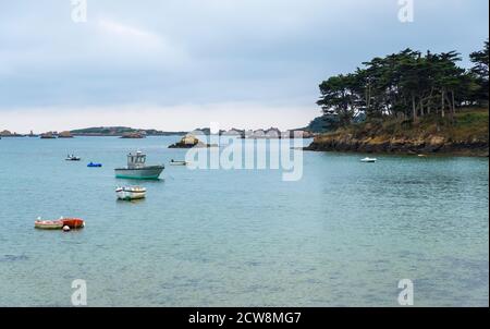 Ile de Brehat, France - 27 août 2019 : paysage côtier sur l'île pittoresque de l'Ile de Brehat dans le département des Côtes-d'Armor en Bretagne Banque D'Images