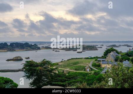 Paysage sur l'île pittoresque de l'Ile de Brehat dans le département des Côtes-d'Armor en Bretagne Banque D'Images