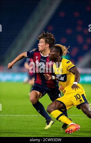 Bologne, Italie, 28 septembre 2020, Yann Karamoh (Parme Calcio 1913) et Aaron Hickey (Bologna FC) pendant Bologne vs Parme, football italien série A match - Credit: LM/Francesco Scaccianoce/Alay Live News Banque D'Images