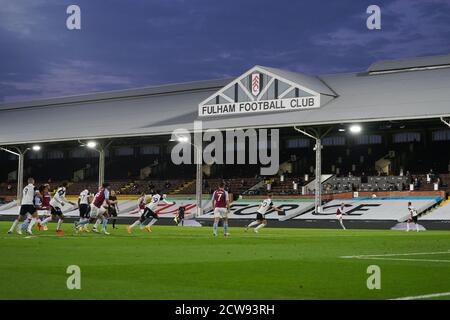 Londres, Royaume-Uni. 28 septembre 2020. Vue générale du jeu pendant le match de la Premier League entre Fulham et Aston Villa joué derrière des portes fermées en raison des directives actuelles du gouvernement Covid-19 dans le sport, joué à Craven Cottage, Londres, Angleterre le 28 septembre 2020. Photo d'Andy Rowland. Crédit : Prime Media Images/Alamy Live News Banque D'Images