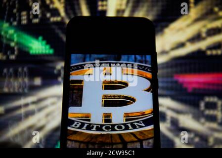 Pologne. 28 septembre 2020. Dans cette illustration, un logo Bitcoin s'affiche sur un smartphone. Crédit : Omar marques/SOPA Images/ZUMA Wire/Alamy Live News Banque D'Images