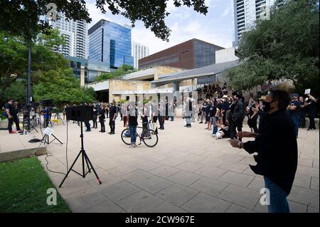 Austin, Texas, États-Unis. 28 septembre 2020. 28 septembre 2020 : musiciens et travailleurs assistent au rassemblement Come and Save IT à l'extérieur de l'hôtel de ville d'Austin pour soutenir les musiciens. Austin, Texas. Mario Cantu/CSM. Crédit : CAL Sport Media/Alay Live News Banque D'Images