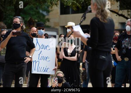 Austin, Texas, États-Unis. 28 septembre 2020. 28 septembre 2020 : musiciens et travailleurs assistent au rassemblement Come and Save IT à l'extérieur de l'hôtel de ville d'Austin qui soutient les musiciens d'Austin. Austin, Texas. Mario Cantu/CSM. Crédit : CAL Sport Media/Alay Live News Banque D'Images