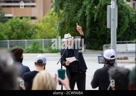 Austin, Texas, États-Unis. 28 septembre 2020. Hôtel de ville d'Austin. 28 septembre 2020. Kevin Russell musicien local parlant au rassemblement Come and Save IT pour musiciens à l'extérieur de l'hôtel de ville d'Austin. Austin, Texas. Mario Cantu/CSM/Alamy Live News crédit: CAL Sport Media/Alamy Live News Banque D'Images