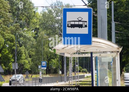 Panneau d'arrêt de tramway en Pologne Banque D'Images