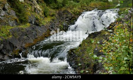 Kivac est une réserve et une cascade dans la République de Carélie, Fédération de Russie. Un très bel hôtel Banque D'Images