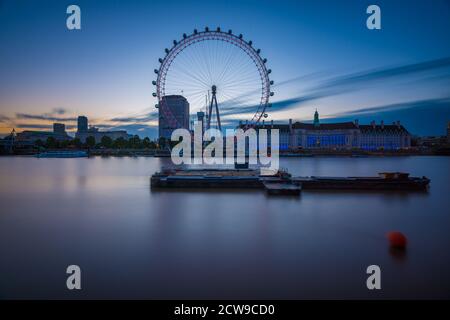 Vue en début de matinée sur le London Eye, Londres, Royaume-Uni Banque D'Images