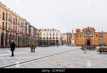 Iglesia de San Pedro en la Plaza de Santa Teresa. Ávila. Castilla León. Espagne Banque D'Images