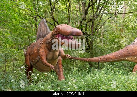 Cave City Kentucky, USA 09-24-20 Dinosaur World est une destination de plein air idéale pour les enfants avec des répliques de dinosaures grandeur nature et des activités pratiques. Banque D'Images