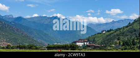 Panorama de Rinpung Dzong (Paro Dzong), monastère bouddhiste et forteresse à Paro, Bhoutan Banque D'Images