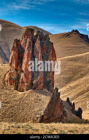 Des formations de roche volcanique de la rhyolite dans Leslie Gulch près de Valley Lake, acajou Mountain Caldera, High Desert Region, Oregon, USA Banque D'Images