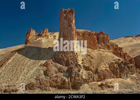 Des formations de roche volcanique de la rhyolite dans Leslie Gulch près de Valley Lake, acajou Mountain Caldera, High Desert Region, Oregon, USA Banque D'Images