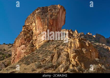 Des formations de roche volcanique de la rhyolite dans Leslie Gulch près de Valley Lake, acajou Mountain Caldera, High Desert Region, Oregon, USA Banque D'Images