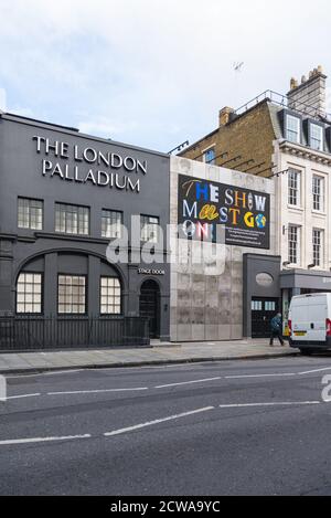 Le London Palladium scène porte et mur de la renommée dans Great Marlborough Street, Soho, Londres, Angleterre, Royaume-Uni Banque D'Images