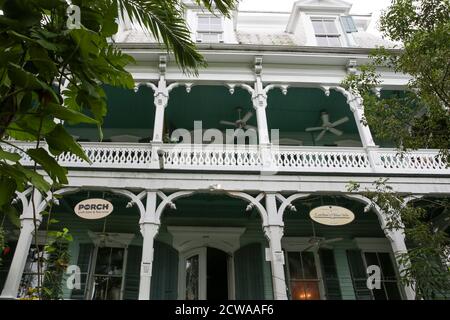 La maison du Dr Joseph Y. porter est une maison historique à Key West, en Floride. Il est situé au 429 Caroline Street. La construction originale a été construite en 1 Banque D'Images