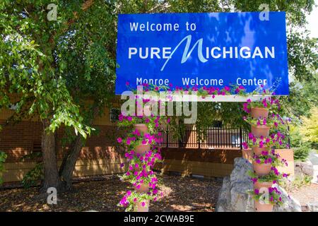 Monroe, Michigan, États-Unis - 17 août 2020 : panneau Bienvenue au Michigan au centre d'accueil de Monroe, Michigan. Banque D'Images