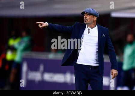 Bologne, Italie. 28 septembre 2020. BOLOGNE, ITALIE - 28 septembre 2020 : Sinisa Mihajlovic, entraîneur en chef du FC de Bologne, gestes pendant le match de football de la série A entre le FC de Bologne et Parme Calcio. (Photo de Nicolò Campo/Sipa USA) crédit: SIPA USA/Alay Live News Banque D'Images