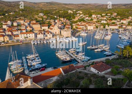 La vieille ville de Milna dans l'île de Brac Banque D'Images