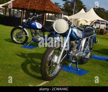 Ducati 250 Diana Mk3, Ducati 250 Scrambler, salon privé, Palais de Blenheim, Woodstock, Oxfordshire, Angleterre, septembre 2020. Banque D'Images