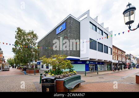 Magasin de bottes sur Market Street dans le centre-ville de Crewe Cheshire Royaume-Uni Banque D'Images