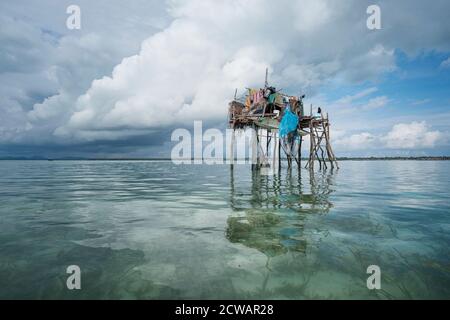 La mer nomade des Gypsy autour de l'île à Semporna, Sabah, Malaisie, Bornéo. Banque D'Images