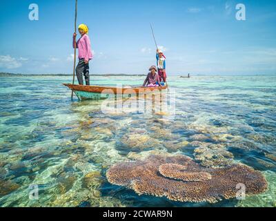 La mer nomade des Gypsy autour de l'île à Semporna, Sabah, Malaisie, Bornéo. Banque D'Images