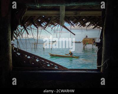 La mer nomade des Gypsy autour de l'île à Semporna, Sabah, Malaisie, Bornéo. Banque D'Images