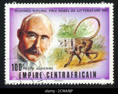 RÉPUBLIQUE CENTRAFRICAINE - VERS 1977: Timbre imprimé par la République centrafricaine, montre le prix Nobel, Rudyard Kipling, vers 1977 Banque D'Images