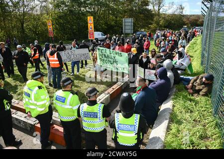 Penally, pays de Galles, samedi, 26 septembre 2020 les photos sont des manifestants qui s'opposent au projet d'amener les demandeurs d'asile dans le camp à penally près de T Banque D'Images