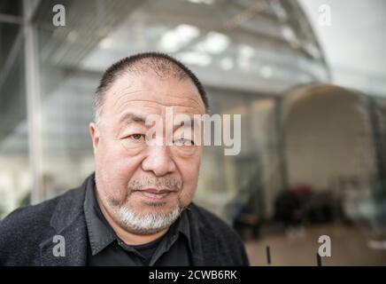 Berlin, Allemagne. 29 septembre 2020. Ai Weiwei, artiste et activiste des droits de l'homme, se tient à l'événement spécial Cinéma pour la paix : « Je suis un Hong Kong » au niveau du groupe parlementaire du Bundestag. Le Commissaire aux droits de l'homme du Bundestag a été présenté le film 'Coronation' par ai Waiwai et, par la suite, une table ronde a été tenue pour discuter des questions actuelles concernant Hong Kong et Taiwan. Credit: dpa Picture Alliance/Alay Live News Banque D'Images