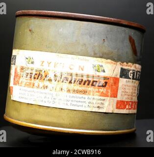 CAN de Zyklon B, un pesticide inventé en Allemagne et utilisé en Allemagne nazie dans des chambres à gaz pour tuer des Juifs dans le cadre de l'Holocauste, comme à Auschwitz et dans d'autres camps d'extermination Banque D'Images