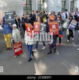 Des manifestants pro-Remain à la Cour suprême de Londres pour contester la Prorogation du Parlement. 17 septembre 2019.la prorogation du Parlement a été ordonnée par la reine Elizabeth II sur l'avis du premier ministre conservateur, Boris Johnson, le 28 août 2019. Les politiciens de l'opposition ont considéré cela comme une tentative inconstitutionnelle de réduire l'examen parlementaire du plan de Brexit du gouvernement. Banque D'Images