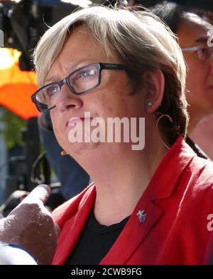 Joanna Cherry, politicien écossais, quitte la Cour suprême le premier jour de l'audience sur la Prorogation du Parlement. 17 septembre 2019. La prorogation du Parlement du Royaume-Uni a été ordonnée par la reine Elizabeth II sur avis du premier ministre conservateur, Boris Johnson, le 28 août 2019. Les politiciens de l'opposition ont considéré cela comme une tentative inconstitutionnelle de réduire l'examen parlementaire du plan de Brexit du gouvernement. La Cour suprême du Royaume-Uni a rendu le 24 septembre 2019 une décision selon laquelle la prorogation était illégale. Banque D'Images