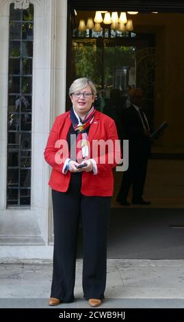 Joanna Cherry, politicien écossais, quitte la Cour suprême le dernier jour de l'audience sur la Prorogation du Parlement. 19 septembre 2019. La prorogation du Parlement du Royaume-Uni a été ordonnée par la reine Elizabeth II sur avis du premier ministre conservateur, Boris Johnson, le 28 août 2019. Les politiciens de l'opposition ont considéré cela comme une tentative inconstitutionnelle de réduire l'examen parlementaire du plan de Brexit du gouvernement. La Cour suprême du Royaume-Uni a rendu le 24 septembre 2019 une décision selon laquelle la prorogation était illégale. Banque D'Images