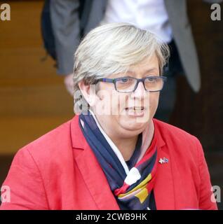 Joanna Cherry, politicien écossais, quitte la Cour suprême le dernier jour de l'audience sur la Prorogation du Parlement. 19 septembre 2019. La prorogation du Parlement du Royaume-Uni a été ordonnée par la reine Elizabeth II sur avis du premier ministre conservateur, Boris Johnson, le 28 août 2019. Les politiciens de l'opposition ont considéré cela comme une tentative inconstitutionnelle de réduire l'examen parlementaire du plan de Brexit du gouvernement. La Cour suprême du Royaume-Uni a rendu le 24 septembre 2019 une décision selon laquelle la prorogation était illégale. Banque D'Images